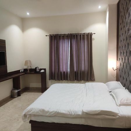 Antares By Rajlaxmi Lucknow Esterno foto