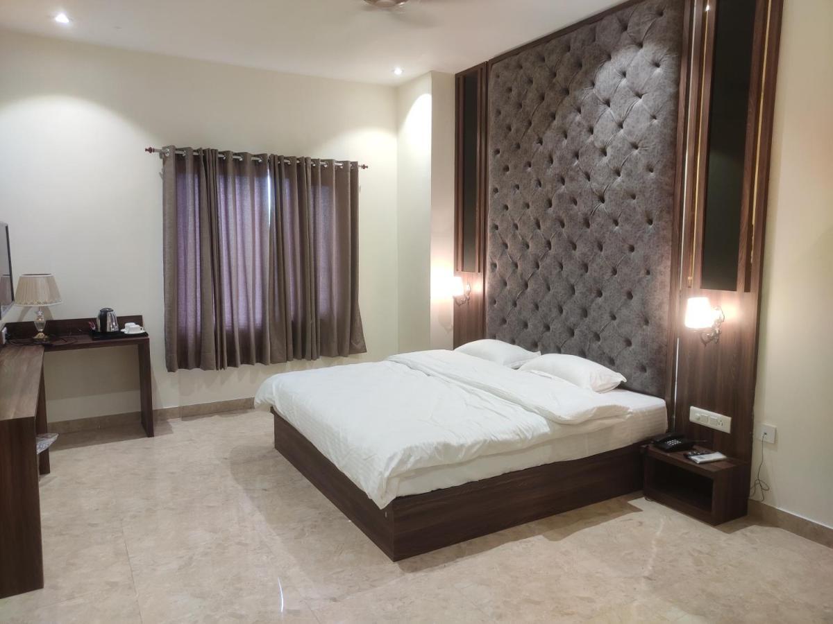 Antares By Rajlaxmi Lucknow Esterno foto