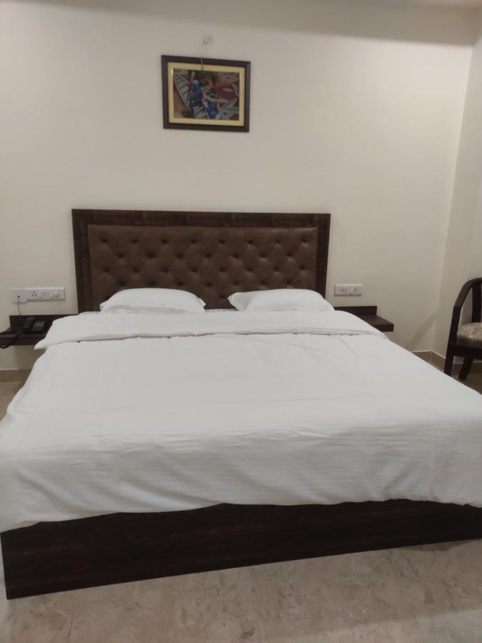 Antares By Rajlaxmi Lucknow Esterno foto